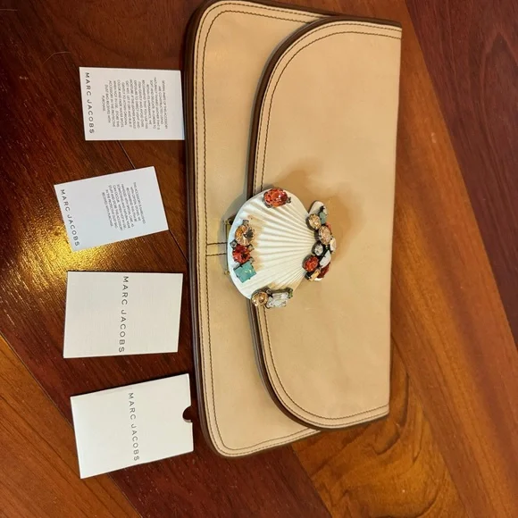 Marc Jacobs RARE Beige Leather Crystal Embellished Clutch - Picture 14 of 15